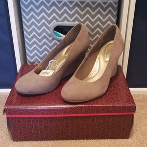 Dexflex Taupe Wedges